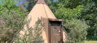 Waterfront Teepee 1 - Prancing Deer