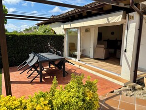Outdoor dining - Casa Ressagosa by Plus Costa Brava (L'Estartit)