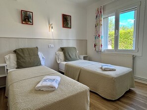 2 bedrooms, iron/ironing board, WiFi, bed sheets - Casa Ressagosa by Plus Costa Brava (L'Estartit)