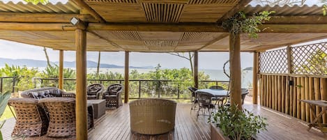 Basic Apartment | Tempat makan luar