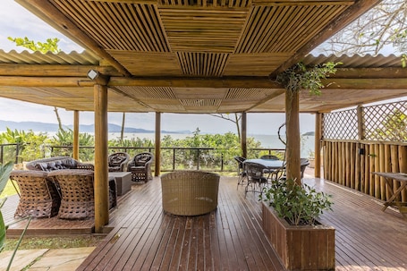 Basic Apartment | Outdoor dining