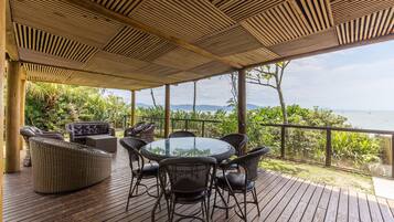 Basic Apartment | Tempat makan luar