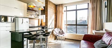 Apartamento básico | Zona de estar | Una televisión