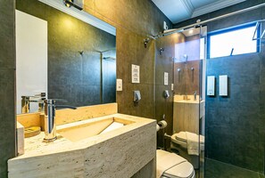 Basic Apartment | Bathroom | Shower, hair dryer, towels, soap - JBM Apto pé na areia com vista mar (Florianópolis)