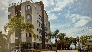 Basic Apartment | Exterior