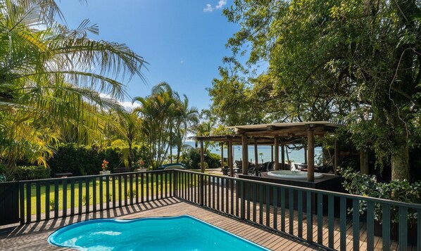 Bañera de hidromasaje exterior