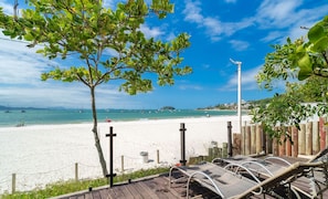 ชายหาด