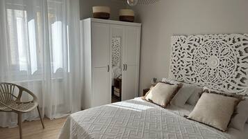 3 slaapkamers, een strijkplank/strijkijzer, wifi, beddengoed