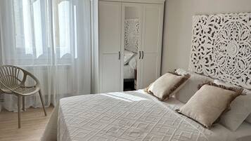 3 bedrooms, iron/ironing board, WiFi, bed sheets
