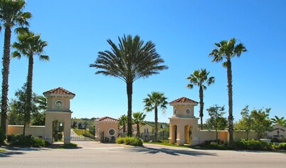 Themed kid Bedrooms, 17 Miles to Disney and Legoland, Private Pool, Kitchen, Wifi, Washer, Dryer