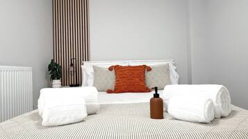 1 bedroom, travel crib, WiFi