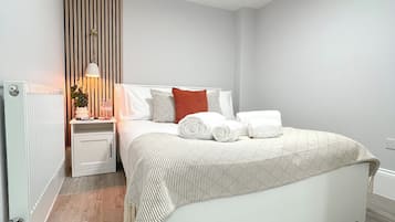 1 bedroom, travel crib, WiFi