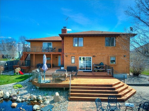 Spacious 5-bedroom house in enchanting Ames with Wi-Fi, Close to the Action!!