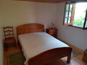 3 chambres, fer et planche à repasser, Wi-Fi, draps fournis