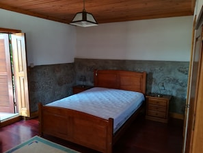 3 dormitoris, planxa i posts de planxar, wifi i roba de llit