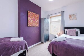 2 bedrooms, iron/ironing board, WiFi (free), bed sheets - Quiet and Comfortable Home (Warrington)