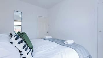 Iron/ironing board, free WiFi, bed sheets