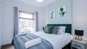 2 bedrooms, iron/ironing board, free WiFi, bed sheets