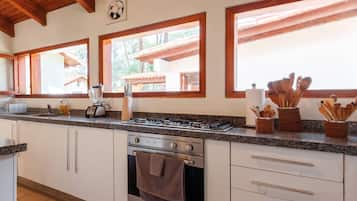 Fridge, microwave, oven, coffee/tea maker
