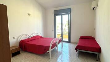 4 bedrooms, iron/ironing board, bed sheets