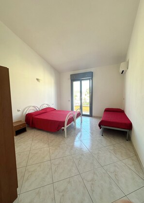 4 Schlafzimmer, Bügeleisen/Bügelbrett, Bettwäsche