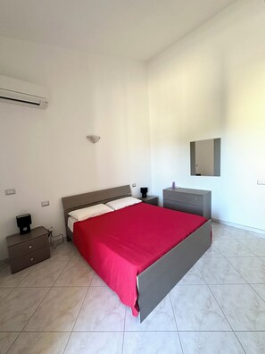 4 Schlafzimmer, Bügeleisen/Bügelbrett, Bettwäsche