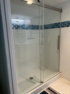 Hair dryer, towels, soap, shampoo - Siesta Key Newly Renovated Condo with Private Beach/short walk to Siesta Village (Siesta Key)