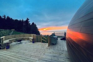 Terrace/patio - Seaview Cabin Sleeps 2 -hot Tub - Parking (Cupar)