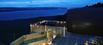 Luxurious Snug With Hottub Which Sleeps-2 in Fife