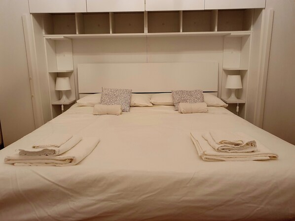 1 chambre, bureau, fer et planche à repasser, Wi-Fi gratuit