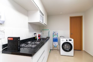 Apartment | Private kitchen | Cookware/dishes/utensils