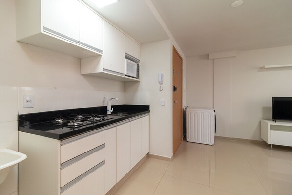 Apartment | Eigene Küche | Kochgeschirr/Geschirr/Besteck