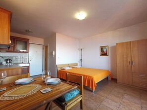 1 bedroom, WiFi, bed sheets