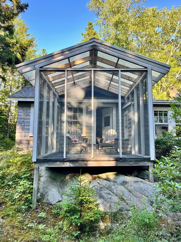 Charming Two-Bedroom Ocean-View Cottage in Quiet Southport