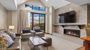 Living area - Grand Colorado on Peak 8 1 Bedroom - Ski in/out (Breckenridge)