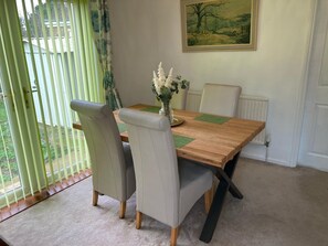 Dining - Glendale Close Homely House in Nottingham (Nottingham)