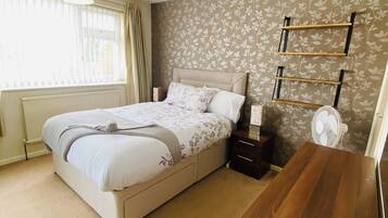 4 bedrooms, free WiFi, bed sheets