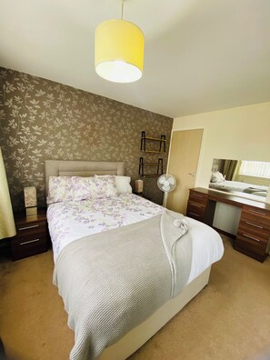 4 bedrooms, free WiFi, bed sheets - Glendale Close Homely House in Nottingham (Nottingham)