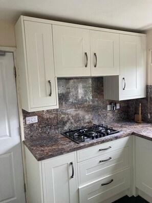 Tủ lạnh, lò vi sóng, lò nướng, bếp nấu 