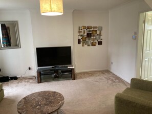 TV - Glendale Close Homely House in Nottingham (Nottingham)