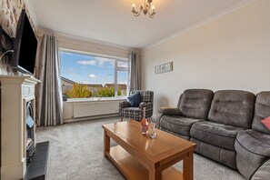 House | 3 bedrooms - Sea Charm - Cosy Bungalow Near Beach and Village (Saundersfoot)