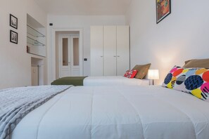 Apartamento, sacada | 2 quartos, escrivaninha, ferros/tábuas de passar roupa