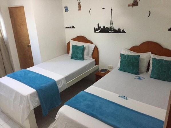 Laptop workspace, free WiFi, bed sheets - Hotel Monaco De Riohacha (Riohacha)