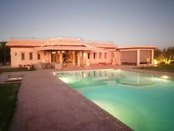 2 outdoor pools, lifeguards on site - Domaine lamrah (Oulad Hassoune)