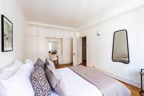 2 bedrooms, iron/ironing board, internet, bed sheets