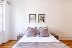2 bedrooms, iron/ironing board, internet, bed sheets
