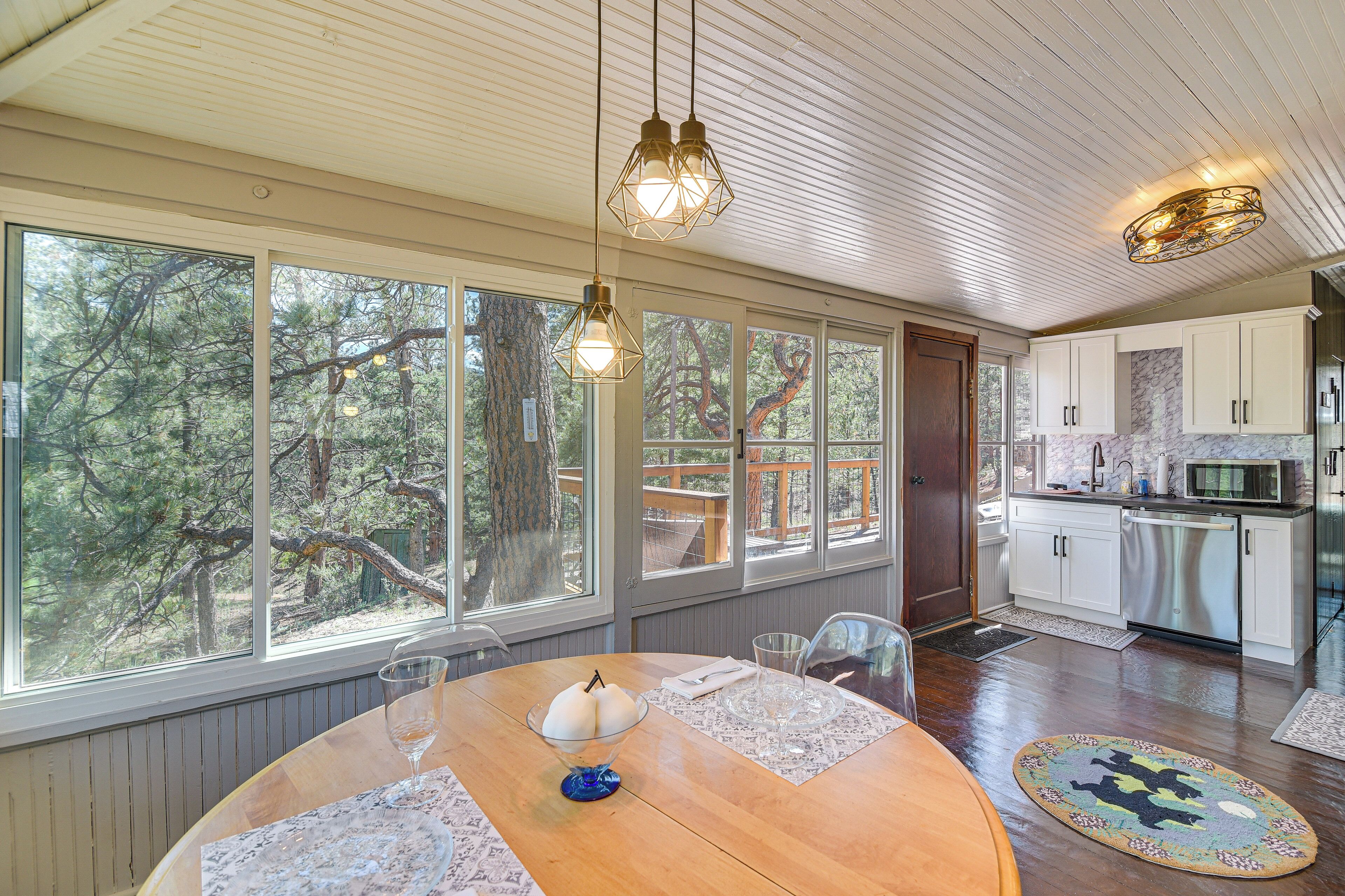 Pine 'Chateau Guest Cabin' w/ Mtn Views & Sauna!