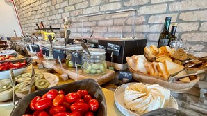 A buffet with various food items including cherry tomatoes, olives, and bread. - Agriturismo Casale ai Prati (Latisana)