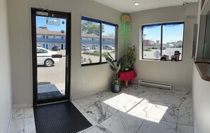 Reception - Ritz Motel (Elizabeth)