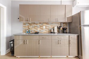 Fridge, microwave, oven, stovetop - Modern 2 Bedroom in Black Rock (Bridgeport)